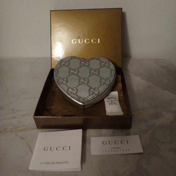Authentic Gucci GG logo Monogram Heart Coin Case - Picture 1 of 5
